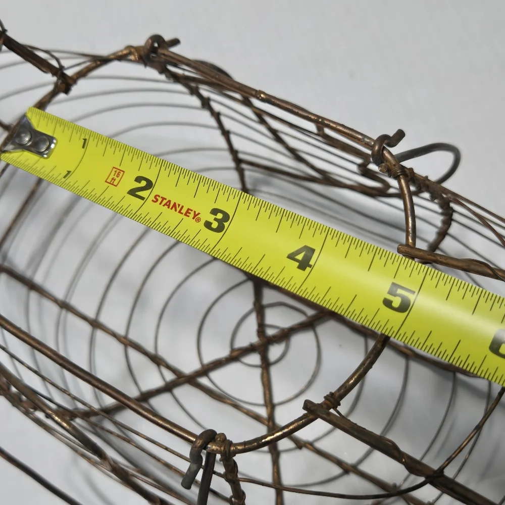 Chicken basket, copper colored wire egg basket egg collecting, like a chicken